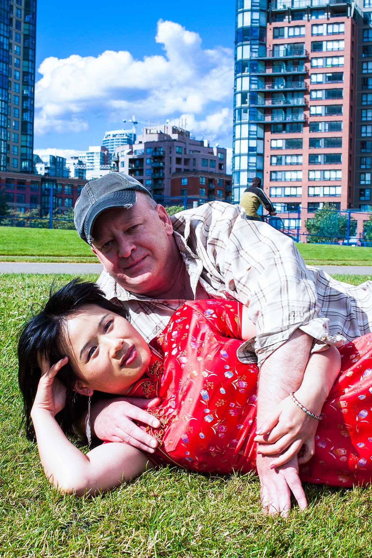 Chun Hua Catherine Dong asks strangers on streets to be her husbands for a minute. She and her one-minute husband take a photo together to capture their special moment