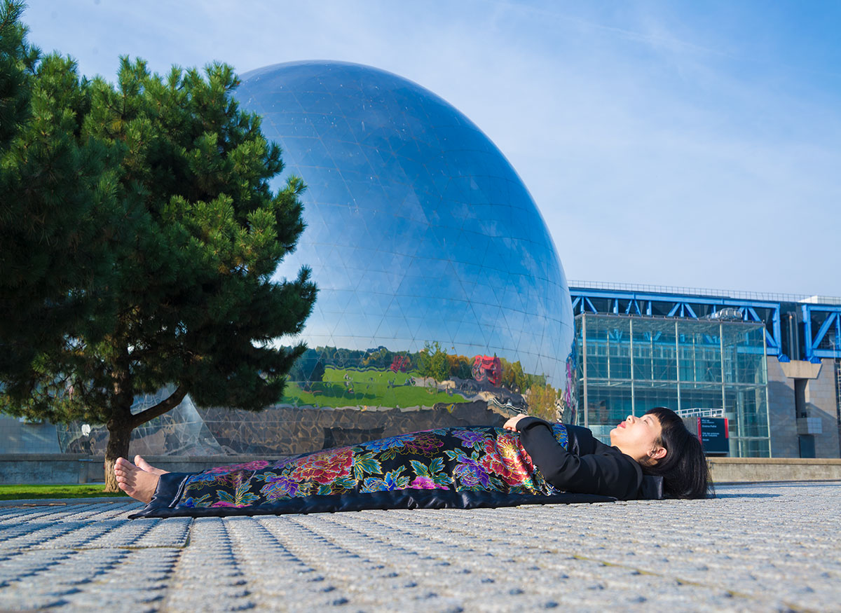 Chun Hua Catherine Dong celebrates her death and buries herself in front of La Géode Paris