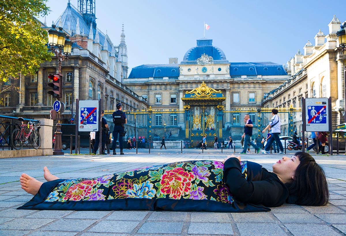 Chun Hua Catherine Dong celebrates her death and buries herself in front of a palace in Paris