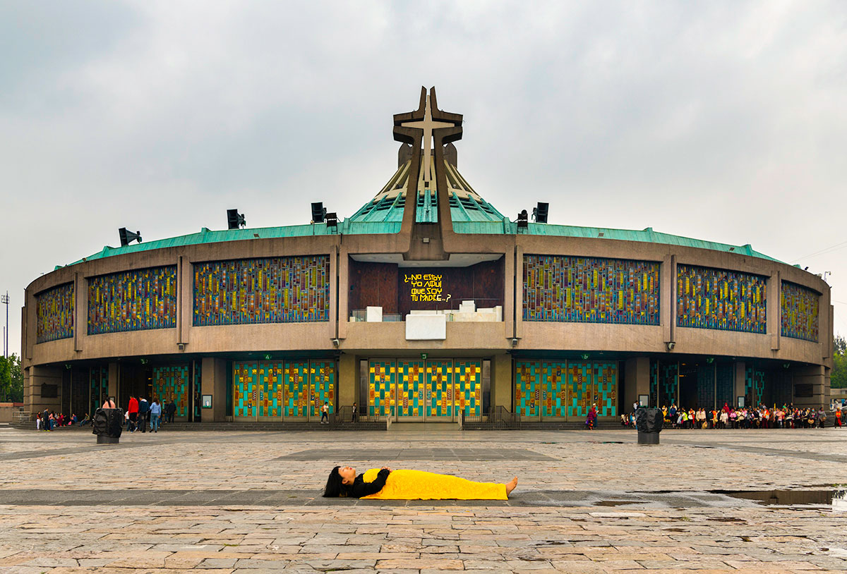 Chun Hua Catherine Dong performs death ritual in a church in Mexico City