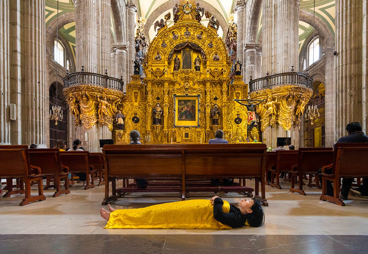 Chun Hua Catherine Dong performs death ritual in a church in Mexico City