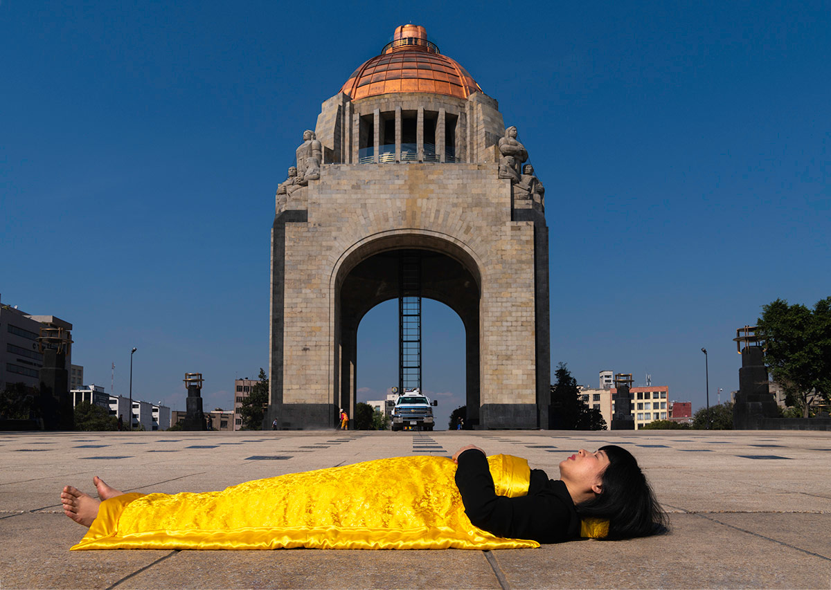 Chun Hua Catherine Dong performs death ritual in Mexico City