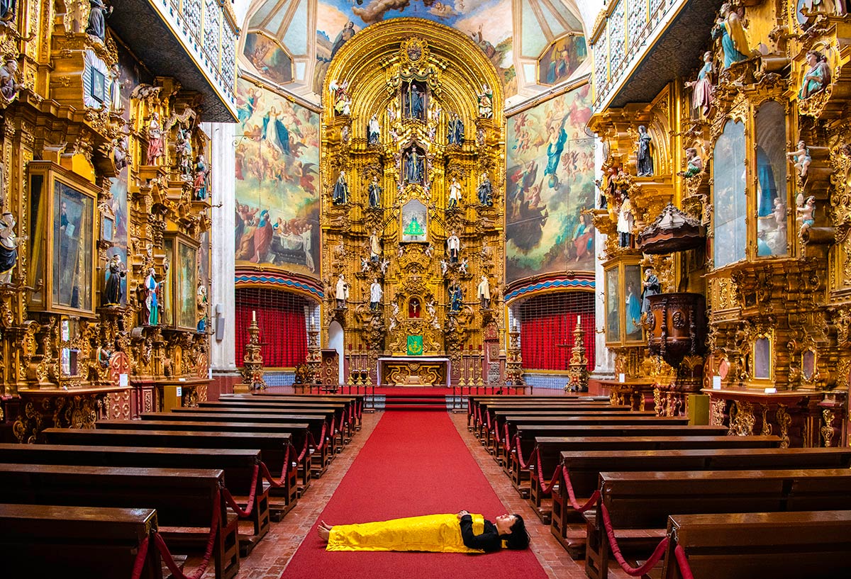 Chun Hua Catherine Dong performs death ritual in a church in Mexico City