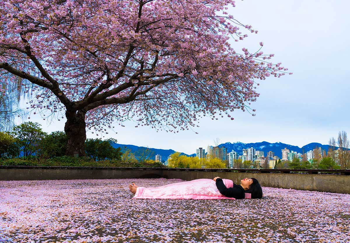 Chun Hua Catherine Dong buries herself at historical sites and tourist attraction in  Vancouver 