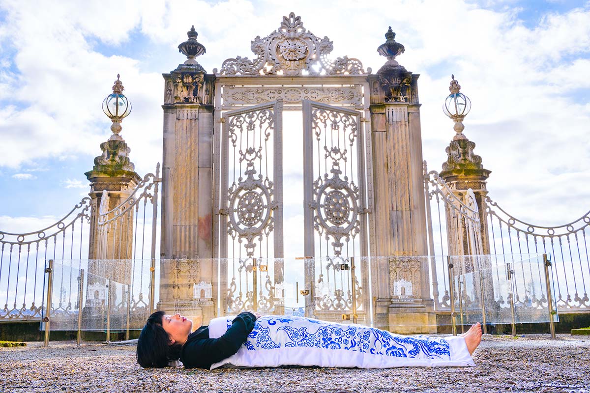 Chun Hua Catherine Dong covers herself with a duvet and performs death ritual  at Dolmabahce Palace in Istanbul