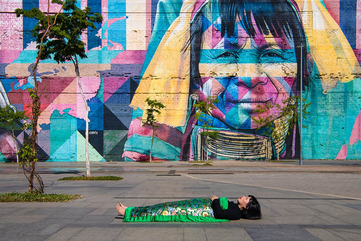 Chun Hua Catherine Dong is at Eduardo Kobra’ mural in Rio de Janeiro