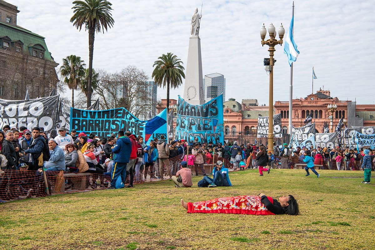 Chun Hua Catherine Dong  sleeps on a demonstration in Buenos Aires