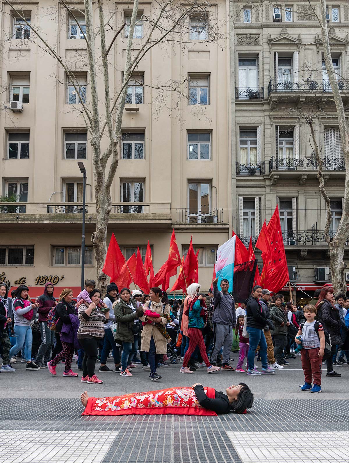 Chun Hua Catherine Dong  sleeps on a demonstration in Buenos Aires