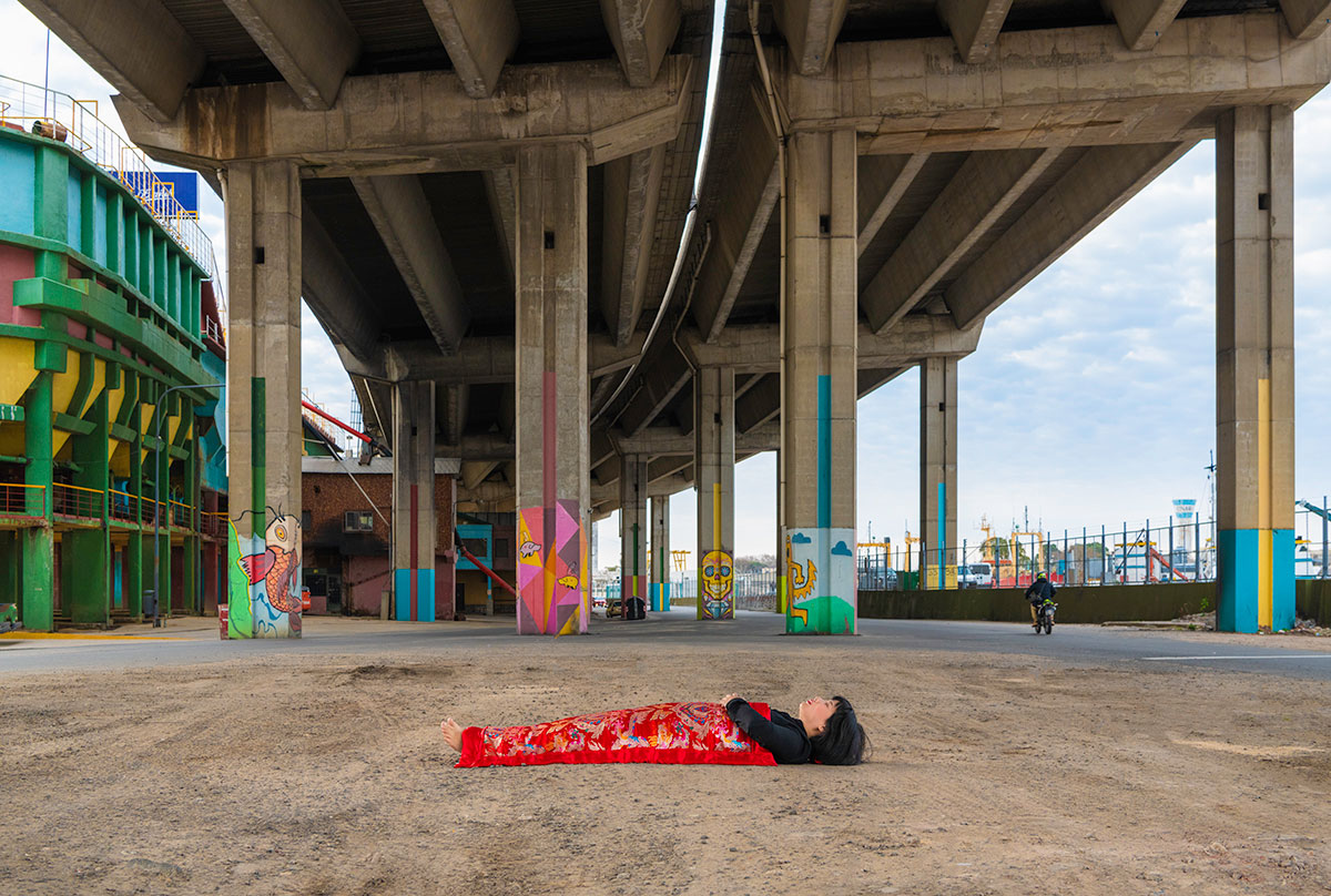 Chun Hua Catherine Dong sleeps under a Bridget in Buenos Aires