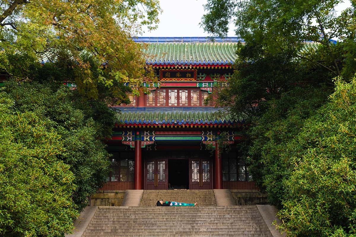 Chun Hua Catherine Dong celebrates her death and sleeps in front of historical building in Nanjing