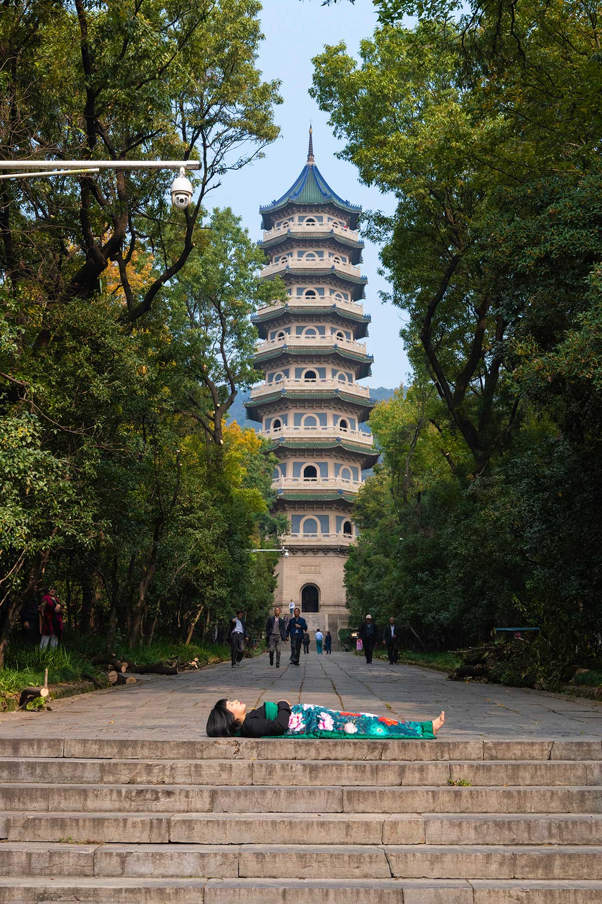 Chun Hua Catherine Dong celebrates her death and sleeps in front of a tall temple in Nanjing