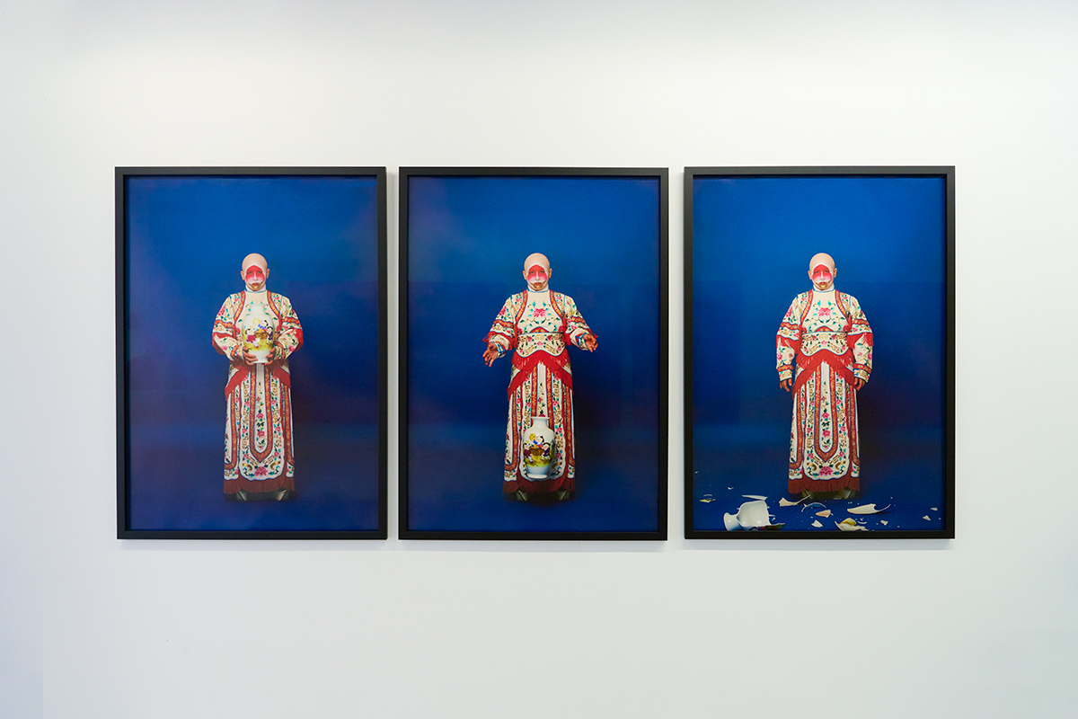 Three photographs depicting a person drops a Chinese porcelain vase