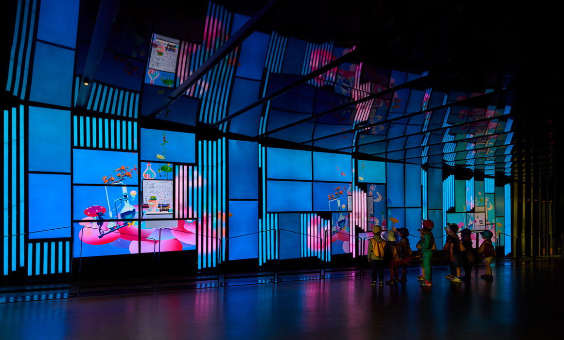 multi screen public art, a group of children watching digital screens at place des art