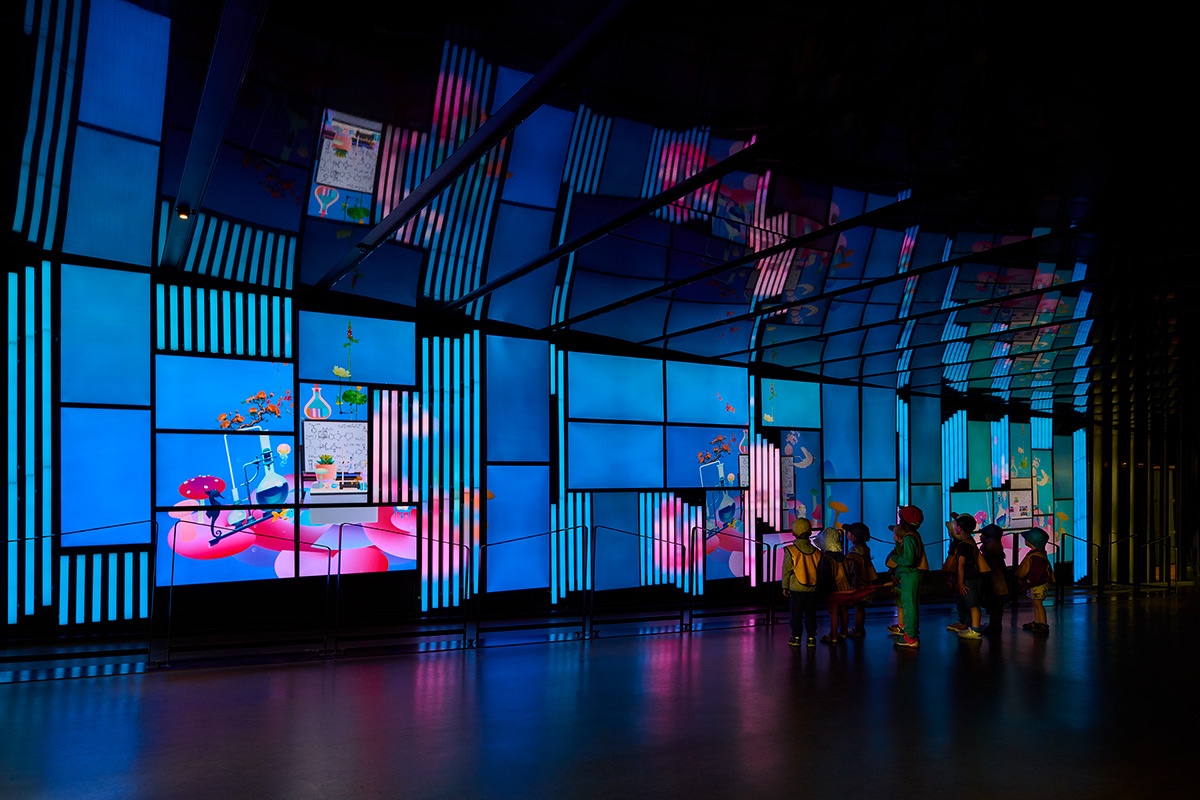 multi screen public art, a group of children watching digital screens at place des art